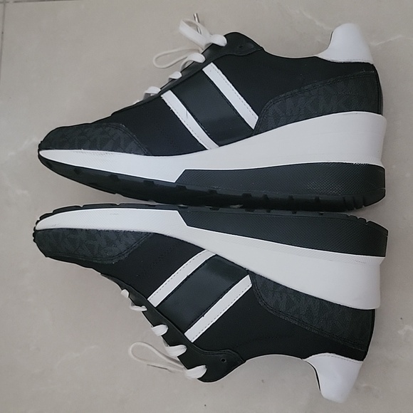 Michael Kors Footwear - Picture 4 of 6